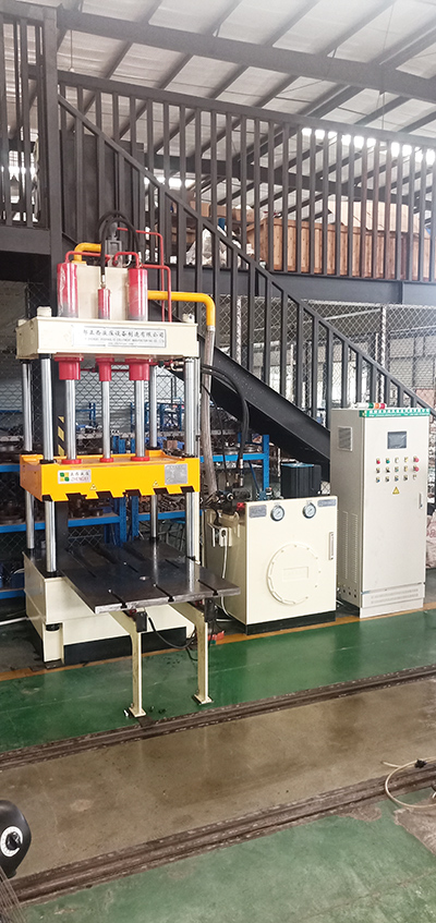 山東德州液壓機(jī)需求客戶定制的60噸精密伺服液壓機(jī)圓滿交貨，祝賀！