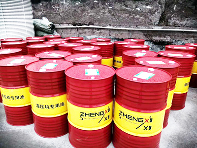四川液壓機(jī)客戶購買的液壓機(jī)油，由成都正西液壓機(jī)完美交貨！恭喜