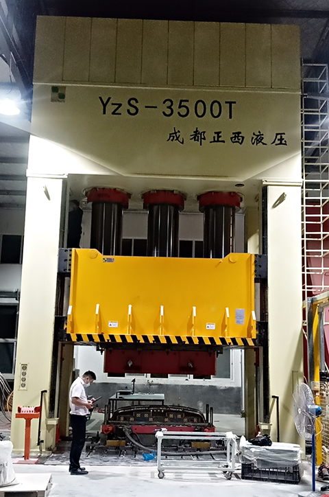 山東青島液壓機(jī)客戶定制的3500噸框架液壓機(jī)，成功安裝交付使用，你想知道交貨期多久嗎？